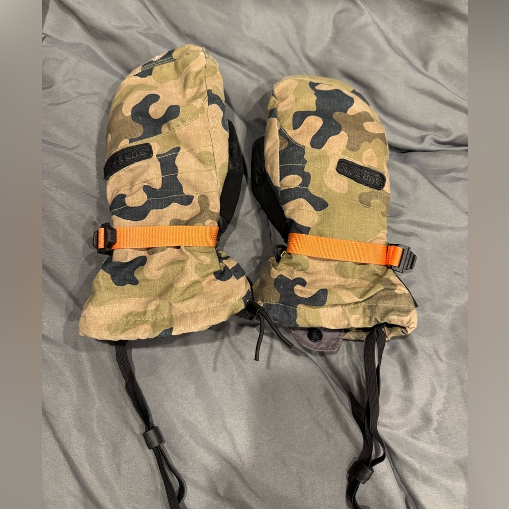 Women’s Burton GORE-TEX Mittens - multi camo - size small - snow gloves